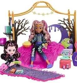 Monster High Creepover Bedroom Playset – Featuring Draculaura, Clawdeen Wolf with Over 20 fab-Boo-lous Pieces for The Ultimate Creeptastic Experience 2