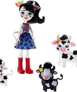 Mattel Enchantimals Family Toy Set, Cambrie Cow Doll with Ricotta & Family, Includes 6-inch Doll with 3 Cow Figures to Play Out Family Fun, Great Gift for 3-8 Year Olds