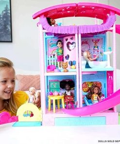 Barbie Dollhouse, Chelsea Playhouse Set with Transforming Areas & 20+ Pieces, Includes 2 Pets, Pool, Furniture & Accessories 2