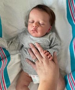 Lifelike Sleeping Reborn Baby Dolls Cheap 20 Inch Real Life Reborn Newborn Baby Boy That Look Real Soft Cloth Body Silicone Vinyl Rooted Hair Real Babies with Accessories Gift Set for Kids