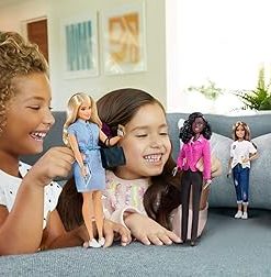 Barbie Campaign Team Giftset with Four 12-in/30.40-cm Dolls & Accessories 2