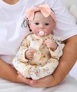 17 Inch Lifelike Reborn Baby Dolls Realistic Newborn Babies Soft Body Real Life Baby Girl Looking Real Doll with Clothes and Feeding Accessories Set for Kids Gift