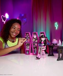 Monster High Room of Magic Potions Draculaura Box with Count Fabulous Bat, more than 12 pieces and surprise transformations, JBF15 2