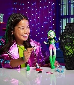 Monster High Monstrous Secrets Neon Scare Series Set with Articulated Doll Ghoulia Yelps, Locker, Over 19 Surprises, Over 125 Looks to Create, Children’s Toy, from 3 Years, HNF81 2