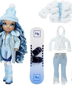Rainbow High Winter Break Skyler Bradshaw – Blue Fashion Doll and Playset with 2 Designer Outfits, Snowboard Accessories 2